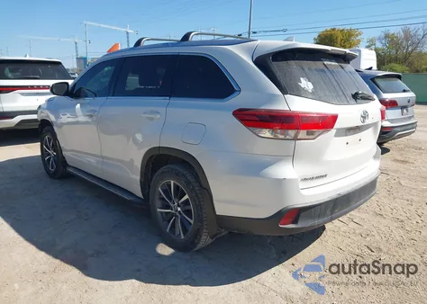 2018 Toyota Highlander Xle z USA, uszkodzony, nr VIN 5TDKZRFH3JS536729
